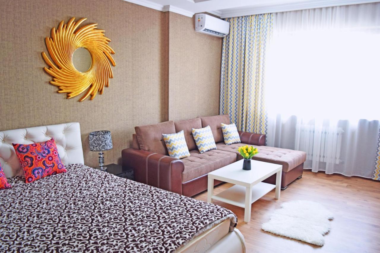 Sunny Apartment With Mountain View บิชเคก ภายนอก รูปภาพ