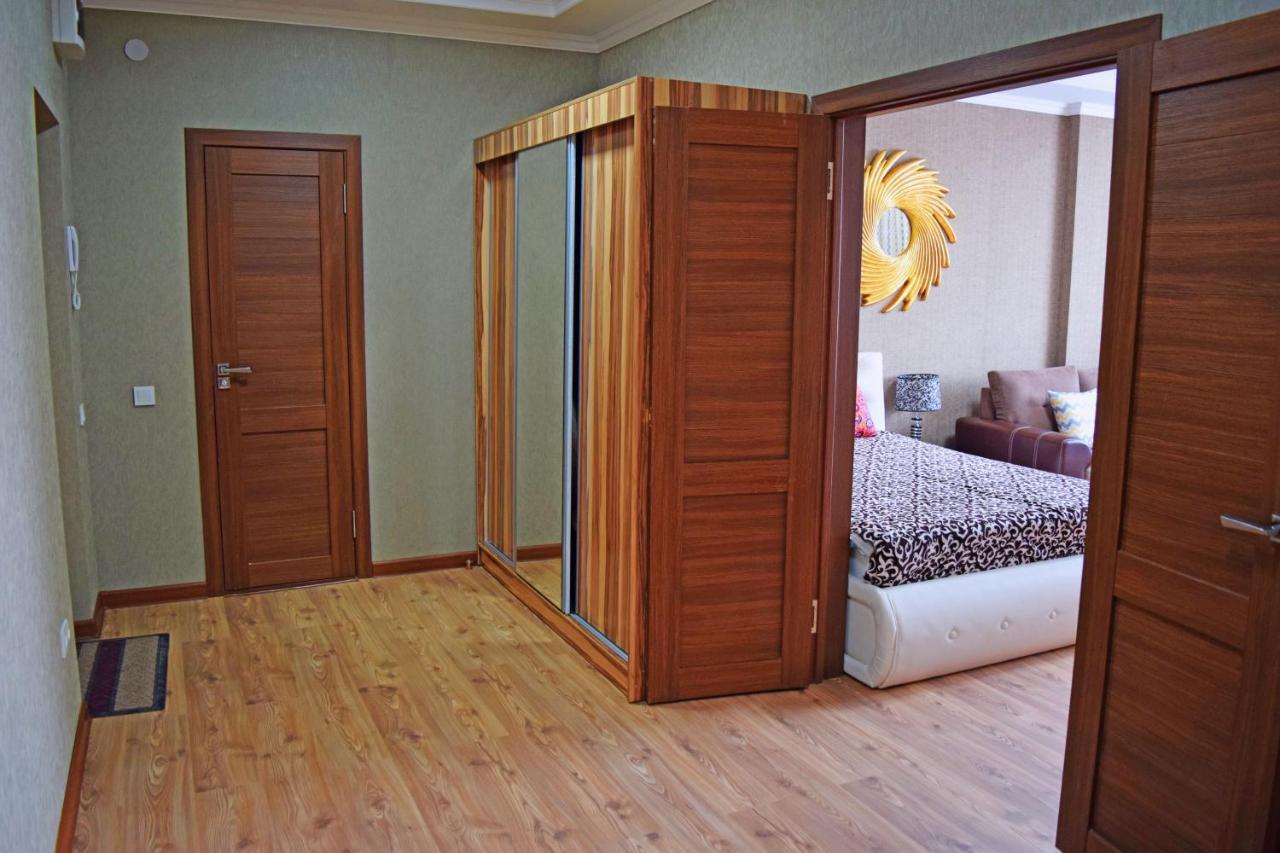 Sunny Apartment With Mountain View บิชเคก ภายนอก รูปภาพ