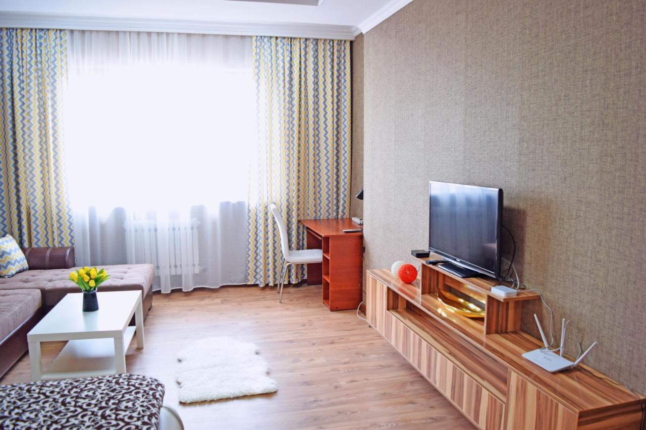 Sunny Apartment With Mountain View บิชเคก ภายนอก รูปภาพ