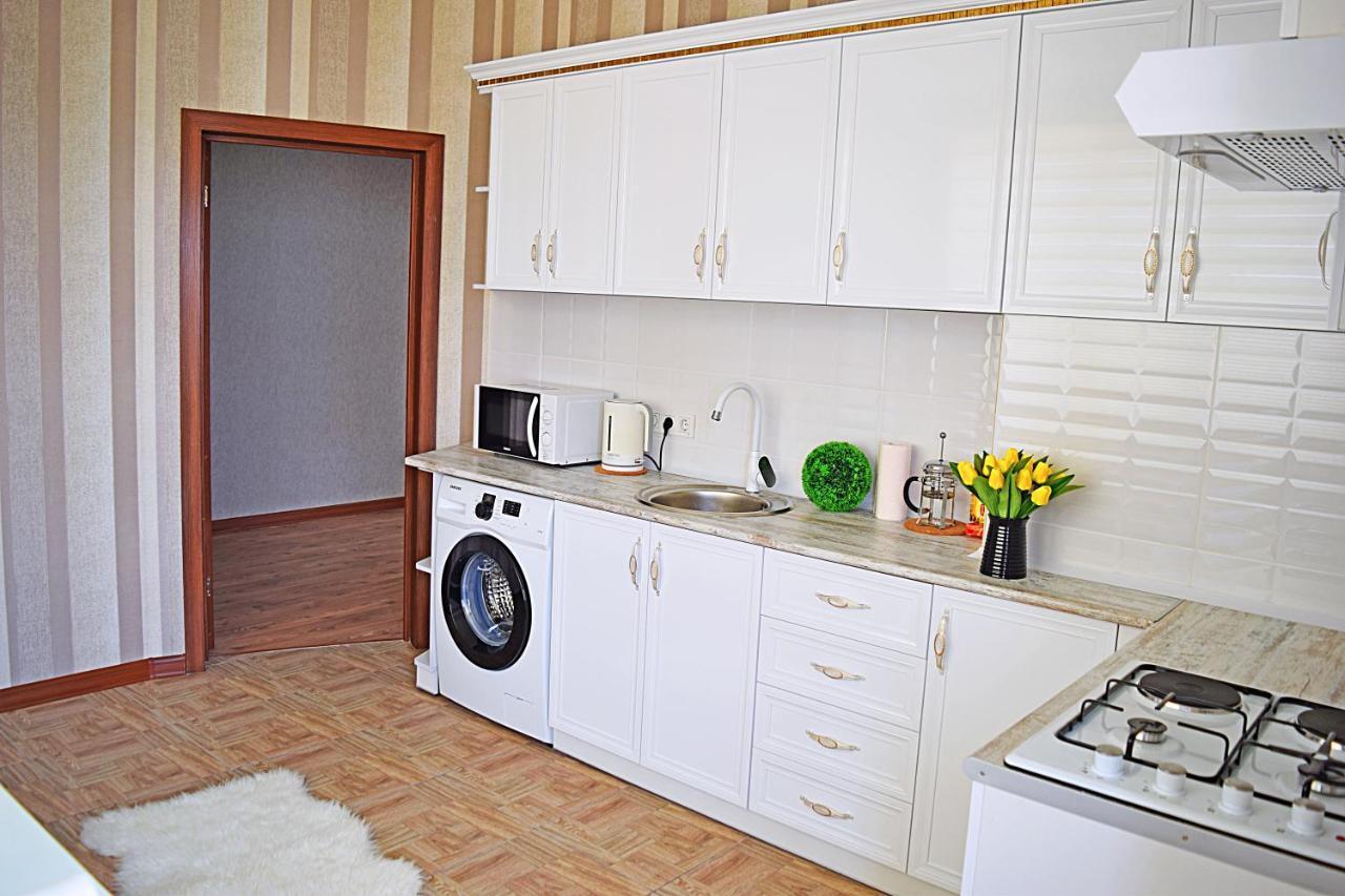 Sunny Apartment With Mountain View บิชเคก ภายนอก รูปภาพ