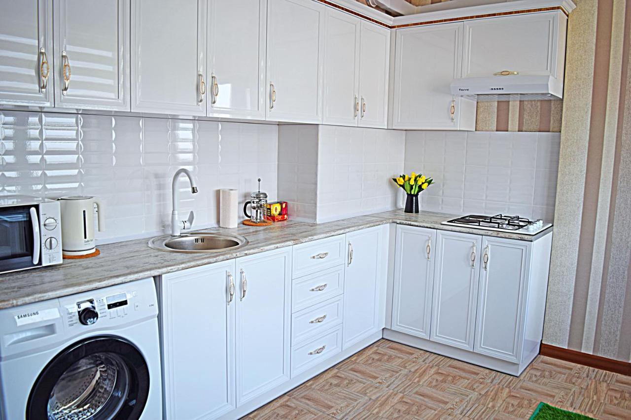Sunny Apartment With Mountain View บิชเคก ภายนอก รูปภาพ