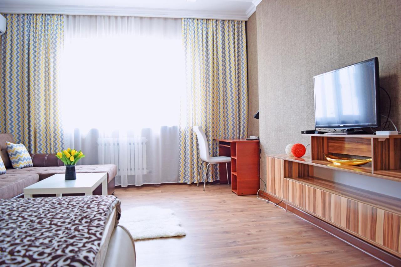 Sunny Apartment With Mountain View บิชเคก ภายนอก รูปภาพ